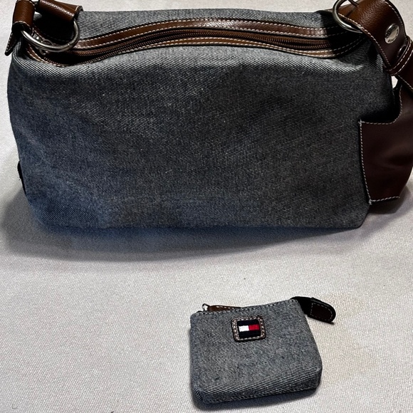 Tommy Hilfiger Handbags - Tommy Hilfiger handbag top strap and zip closure coin purse and inner pockets